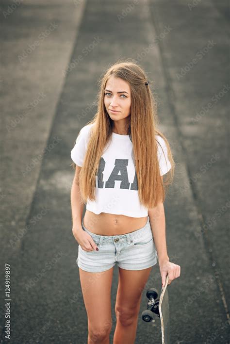 Teen Girls 18+ videos .
